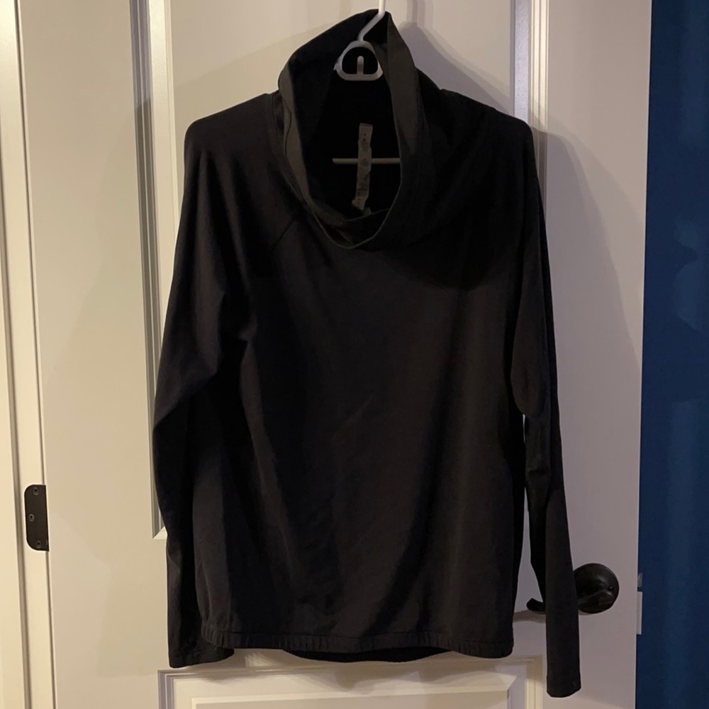Lululemon Healthy Heart pullover, black, size 6